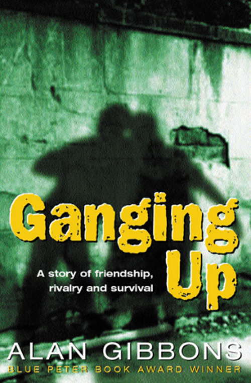 Book cover of Ganging Up (Cascades Ser.)