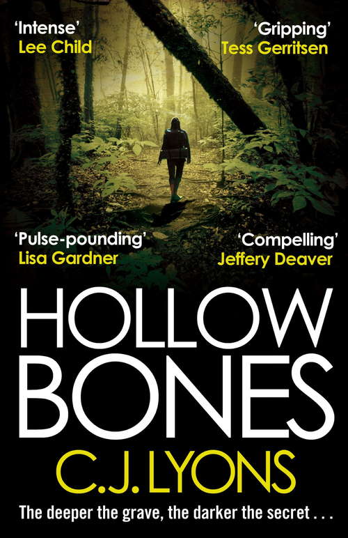 Book cover of Hollow Bones (Caitlyn Tierney Trilogy #3)